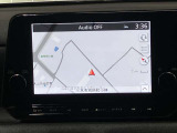 【メーカーナビ】9インチの大画面モニターを搭載し、Apple CarPlayへのワイヤレス接続やAndroid Autoにも対応。