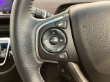 ステアリングにオーディオ操作スイッチが付いています。オーディオ画面に直接タッチしなくても操作が出来ますので、運転に集中できます。