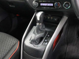 マニュアルモード(7速シーケンシャルシフト)が装備されています。
