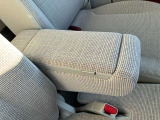 運転席アームレスト付き