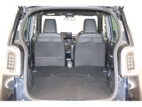 簡単に収納できる後部座席!大空間が出現します!シートアレンジが多彩な点も特徴です!レジャー用品も積み込めます!