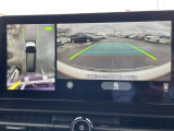 上から見たような画像で車庫入れなどに便利なアラウンドビューモニター