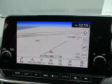 日産純正の地デジ対応ナビゲーションが装着されてます。