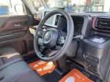 ハンドルにボタンが付いており運転中でも操作が楽ちんです