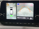 【アラウンドビューモニター】車を上から見下ろしているかのような映像で周囲の状況がひと目で確認、狭い駐車場に駐車するときも安心です♪