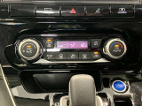 オートエアコン付きですので予め温度設定すれば後はセンサーが感知して設定温度を保ってくれますので快適なドライブが楽しめます。雨の日のガラスの曇りもなく安全な運転ができます。