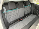 フロントだけでなく、リアシートも広々とした空間が確保されています。