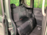 後部座席も気になるようなキズ・汚れやへたり等、大きなダメージはなく、良好な状態です。