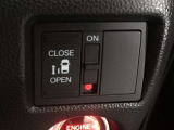 【パワースライドドア】助手席側がパワースライドドアになっており、運転席のスイッチやスマートキーでも開閉が可能です!開口部も広いので乗り降りも楽々♪