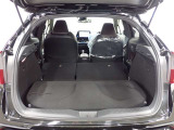 セカンドシートを倒すとさらに広々のラゲッジスペース