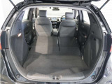 【トランクルーム】セカンドシートを折りたためば、低く広い床面が出現。大きなに荷物も収まります。