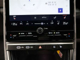 左右独立温度コントロールフルオートエアコンです。運転席、助手席それぞれで独立して温度設定ができます。冷え性の方が乗っても安心ですね♪