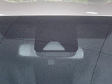 【トヨタセーフティセンス】走行中に前方の車両等を認識し、衝突しそうな時は警報とブレーキで衝突回避と被害軽減をアシスト。より安全にドライブをお楽しみいただけます。