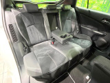 後部座席も気になるようなキズ・汚れやへたり等、大きなダメージはなく、良好な状態です。