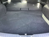 リヤシートを倒すと大きな荷物も搭載可能です。