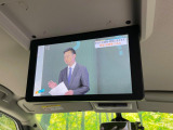【フリップダウンモニター】大画面モニターで後席でもエンタメをお楽しみいただけます。小さなお子様にも大人気の装備です♪