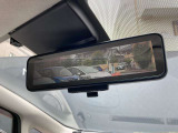 ◆◆◆スマートルームミラーです。乗員、ヘッドレスト、積載物などで遮られがちなルームミラーの後方視界を車両後方にあるカメラの画像を映し出しいつもクリアに保ちます。