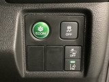 Hondaセンシング用の、VSA(ABS+TCS+横滑り抑制)解除と路外逸脱抑制機能のオンオフスイッチなどはハンドルの右側に装備しています。燃費に役立つECONボタンもここです。