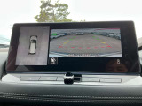 【アラウンドビューモニター】周囲を見渡せる映像で、スムースな駐車をサポートします