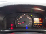 とっても見やすいメーターです。夜間時はラグジュアリーな気分にさせてくれる照明が魅力ですので、夜のドライブも楽しみになりますよ♪