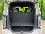 普段のお買い物や通勤、送迎等に十分な荷室スペースを確保しております。セカンドシートを倒すと、大きな荷物の積載も可能です♪