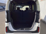 テールゲートを開けるとラゲッジルームがあるので荷物を収納できます。