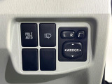 【電動格納ミラー】サイドミラーは電動格納式となっており、狭い駐車場でもキズがつくリスクを抑えられます。