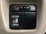 【パワースライドドア】助手席側がパワースライドドアになっており、運転席のスイッチやスマートキーでも開閉が可能です!開口部も広いので乗り降りも楽々♪