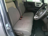 フロントシートも状態良好ですよ。大きな汚れもなく、安心です。座り心地もいいですよ。