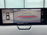 狭い場所での駐車やすれ違いなどでより的確な運転操作に役立つ360&deg;ビューモニターが装備されています。