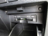 【ETC車載器】は、ビルトインタイプですっきり収納され、見た目も使い勝手も満足のアイテムです。