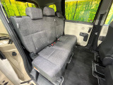 後部座席も気になるようなキズ・汚れやへたり等、大きなダメージはなく、良好な状態です。