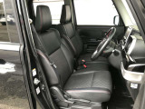 【運転席シート】へたりがちな運転席も大きなへたりがなく、綺麗な状態です。