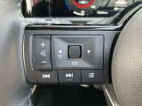ステアリングの左側に、オーディオの操作ができるスイッチを装備しています。ハンドルから手を離さず操作できて便利です。