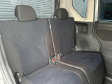 後部座席も気になるようなキズ・汚れやへたり等、大きなダメージはなく、良好な状態です。