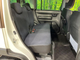 後部座席も気になるようなキズ・汚れやへたり等、大きなダメージはなく、良好な状態です。