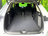後席を格納すると、これだけの広さが!シーンに合わせたシートアレンジで、大きな荷物も積むことが出来ます♪