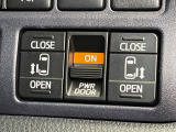 【両側パワースライドドア】スマートキーや運転席のスイッチで後席両側スライドドアの開閉が可能♪電動だから力を入れてドアを開ける必要が無く、小さなお子様でも簡単に開け閉めでき快適です♪