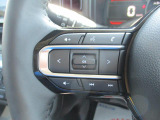 ステアリングにはさまざまなスイッチが付いておりますので運転しながらの操作も楽ちんです♪