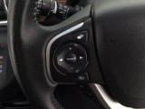 ステアリングリモコンは、運転中でも簡単に音量調整やチャンネル変更もできます!わき見運転防止にもつながるので安心です♪