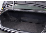 トランクが狭いと思っておりませんか?実際は大容量トランクです!旅行等の長距離ドライブも快適です!また、屋根付きスペースを完備しておりますので、夜間でも、雨でも雪の日だってゆっくりご覧頂けます。