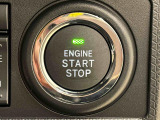 電子カードキーを携帯していれば、ボタンを押すだけでエンジンの始動がスマートに行えます。