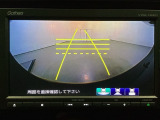 バックでの車庫入れも安心です! リアカメラが付いているバックモニター付のナビを装備しております。操作線もついており距離感も画面から確認できます。