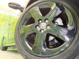 【純正17インチアルミホイール】外観にマッチした純正アルミホイールを装着しております。各種社外アルミホイールや、スタッドレスタイヤも取扱いしております。是非ご相談ください♪