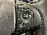 ハンドルにHondaセンシング系のクルーズコントロールやレーンキープアシストなどのスイッチが装備されています。ハンドルから手を離さず安全に操作できます。