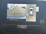 パノラミックビューモニターシステムが付いているので車の上から見た映像が確認できますよ。