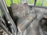 後部座席も気になるようなキズ・汚れやへたり等、大きなダメージはなく、良好な状態です。