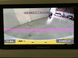 バックガイドモニターで、後方を確認しながら安心して駐車することができます。運転初心者も熟練者も必須の機能ですよ!
