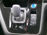 電動パーキングブレーキ装備!また、オートブレーキホールド機能もありますので、停車時ブレーキペダルから足を離してもブレーキ力を保持しているので動き出しません。(アクセルペダルを踏むと解除され発進します)