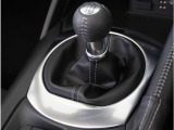 【シフトレバー】シフトもとても操作しやすいデザインになっております。運転する人の事を第一に考えた操作性の高い仕様です。